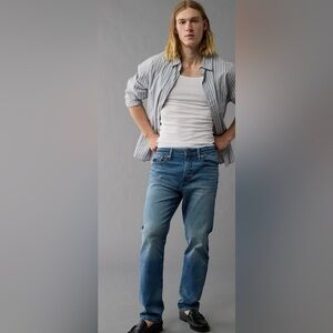 AE| Relaxed Straight Leg Distressed Jean